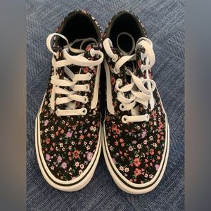 Woman’s vans size 7.5